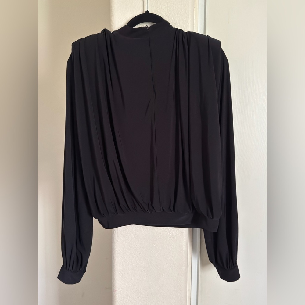 Express Padded Shoulder Ruched Top - Picture 5 of 6